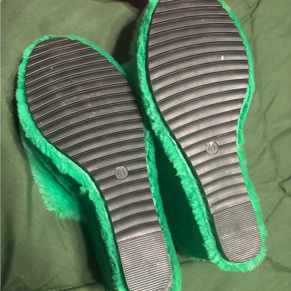 Kohl's Green Fuzzy Women's Wedges - Picture 5 of 5